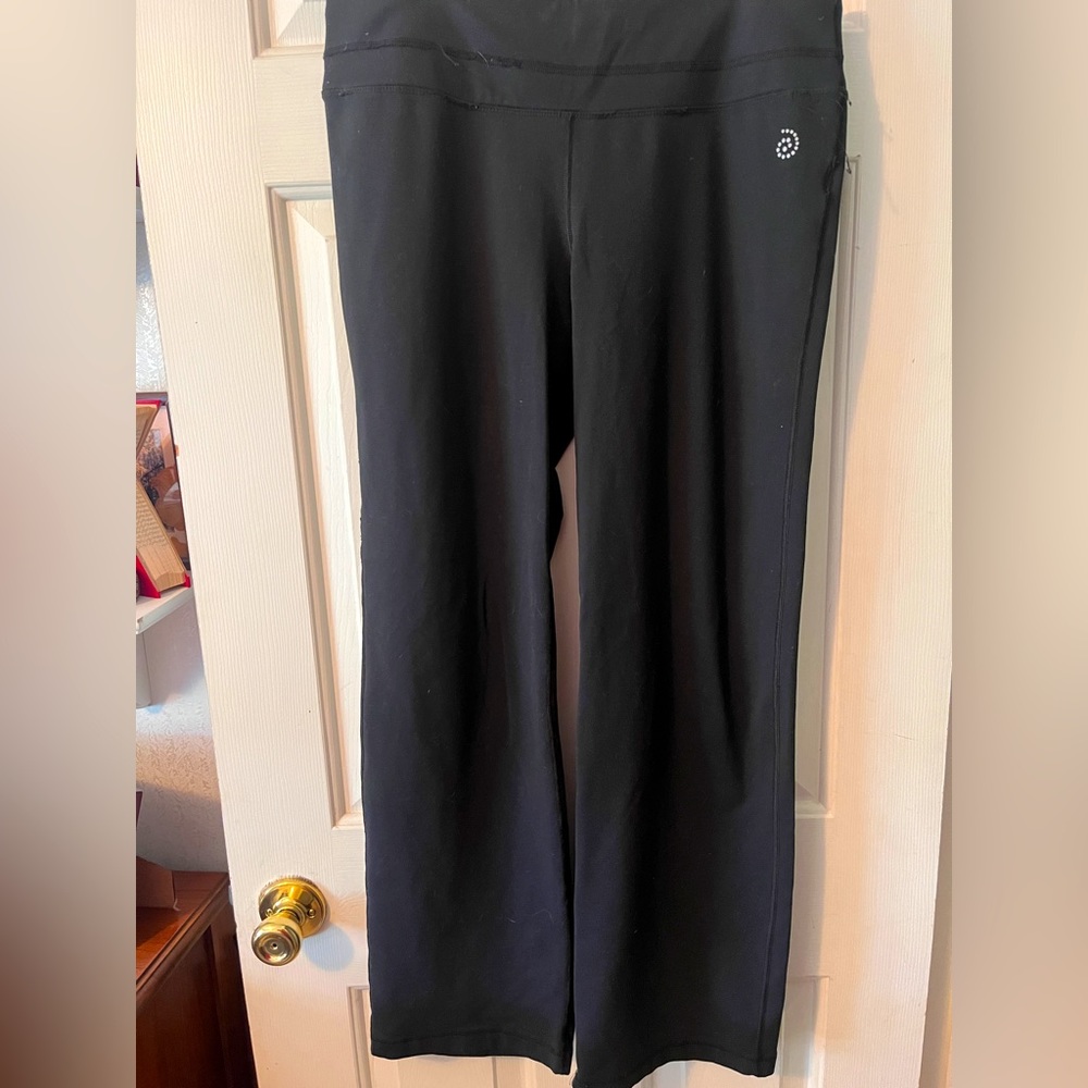 Black yoga pants
